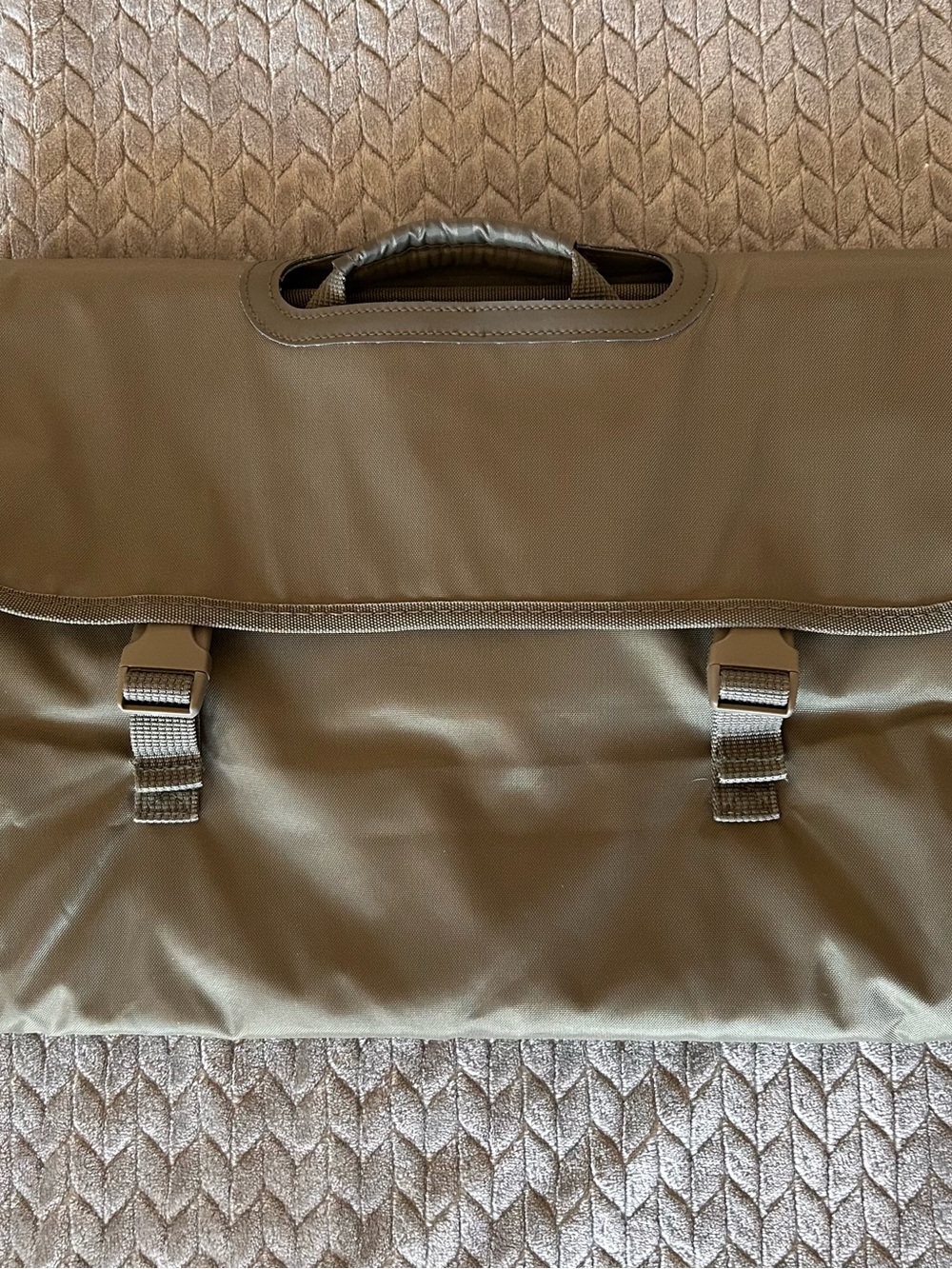 Olive Green Travel Garment Bag for Men or Women (Never used)